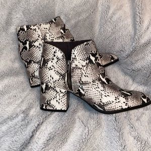 Seychelles Chaparral Snake Skin Bootie BRAND NEW‼️